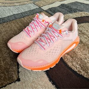 Under Armour Women's HOVR Infinite 3 Size 7.5
(Fits like a Size 7)